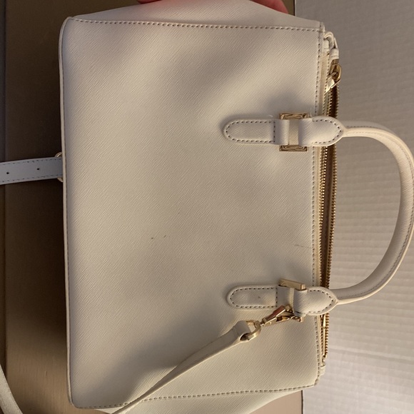 DKNY white handbag. Gold hardware. Strap and storage bag included. - Picture 4 of 8